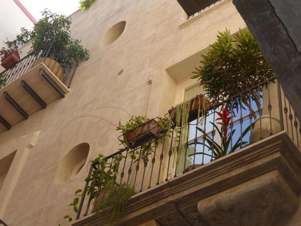 Appartamento In Palazzo Lampedusa Palermo Exterior foto