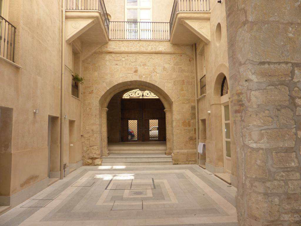 Appartamento In Palazzo Lampedusa Palermo Exterior foto